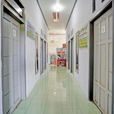 Oyo Life 92937 Kost Putri Sarkara Syariah Hotel Banyuwangi  Bagian luar foto